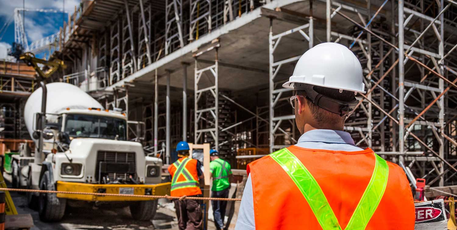 What colours are safety helmets (hard hats) on construction sites?