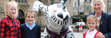 A scarf, knitted with love, to keep Wor Geordie warm