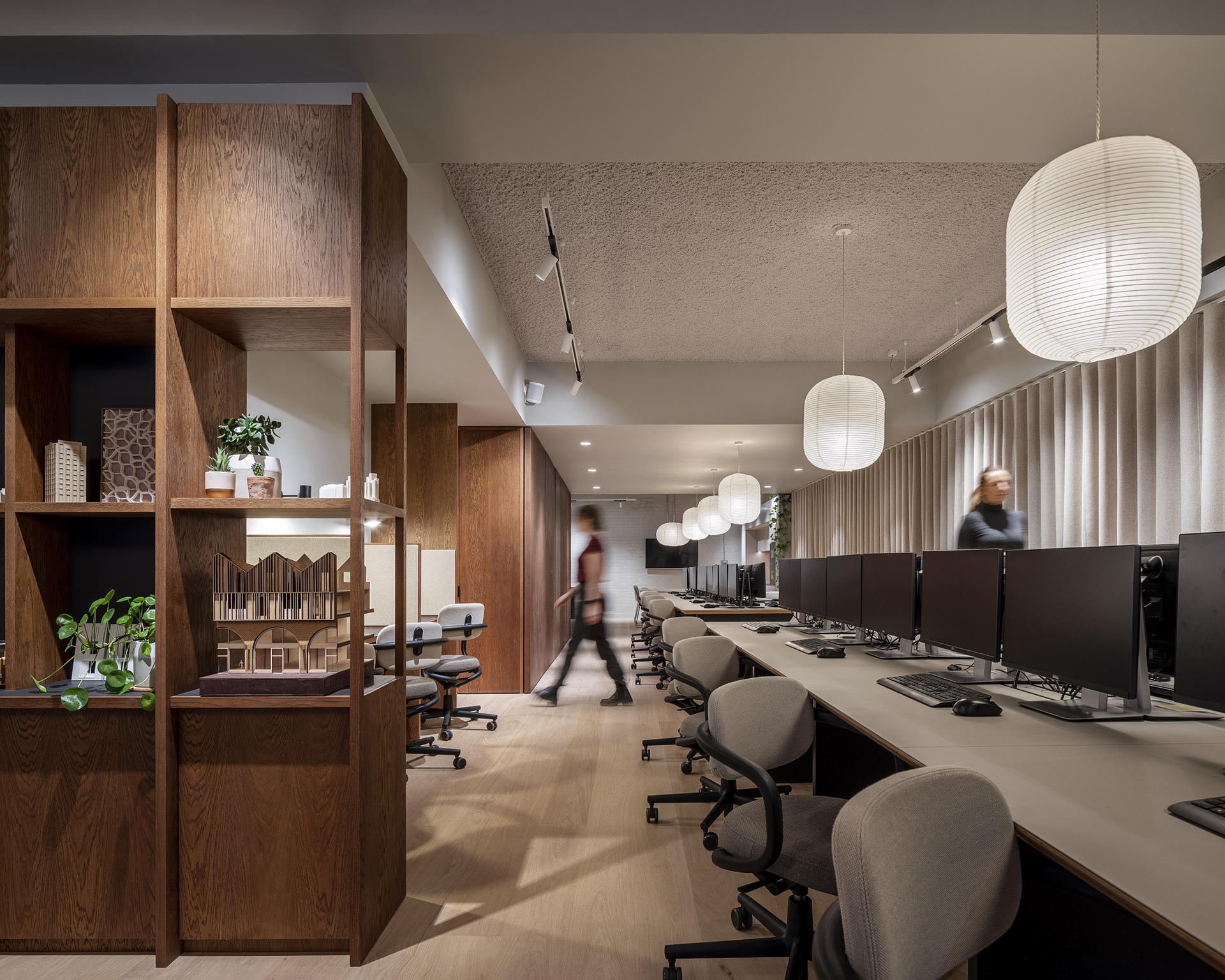 SonaSpray K-13 Special acoustic ceiling spray in light grey applied throughout dMFK Architect’s HQ 76 Charlotte St. Image ©Killian O'Sullivan.